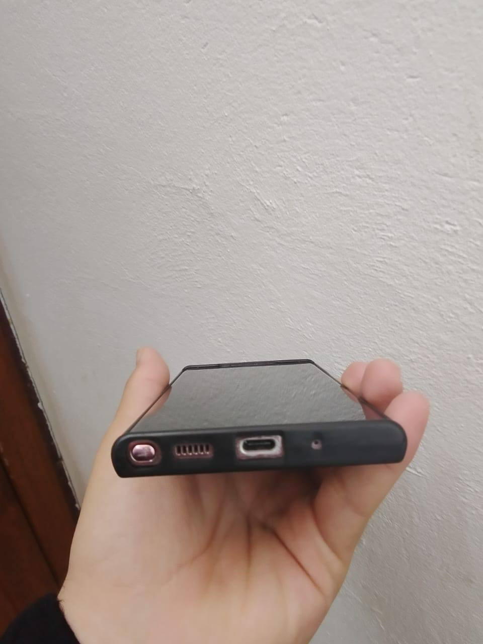 نوت عشرين الترأ ذاكرة 256 جديد مع القلم بي كسر بل كامرة الثانية مثل مموضح بل صورة سعر مناسب جوة السوك ***********وتساب متوجد
