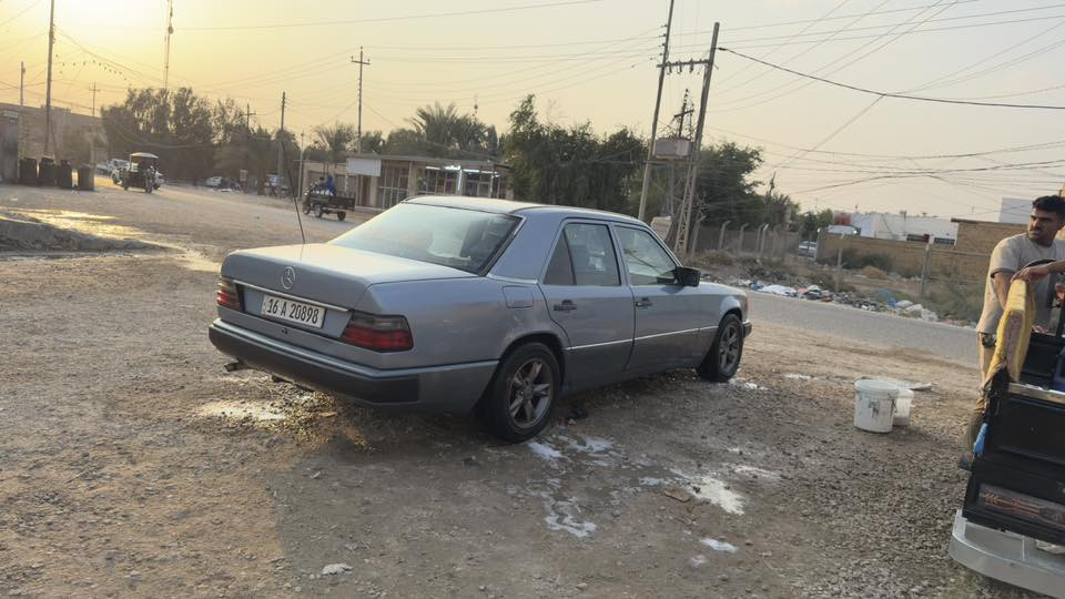 سلام عليكم بيع او مراوس
مارسيدس دب موديل 1988 مصبوغه عام 
  قواعد دبل جدد لامصلحات ولاملعوب بيهن براكيت وشواصي نظاف حداديده جديده منفوظه من الطول للطول 
محور مكينه وكير ياباني رياضي  لاصرف ولاتنقيص ولابخار
بطيخات للصالنه وكعكات جدد 
تخم تاير جديد ويل كب رياضي جديد لافطر ولاعواج 
غرفه نظافه 80‎%‎ 
فتحة سلايد شغاله 
جعمقه جديده 
منضومة بانزين جديده ستوني مسويله ادامه 
سيرفس كامل للمكينه بلكات وبخاخات ودكشن بارد جديد راديتر ستوني مبدله جديده تبريد نقصه فقط غاز لان الولف طاك ومسرب الغاز كافة تفاصيلهه مذكوره وتجي وتشوف بعينك للاستفسار خاص او الاتصال *********** 
السعر 63$$ ورقه مكان السياره النجف او كربلاء
