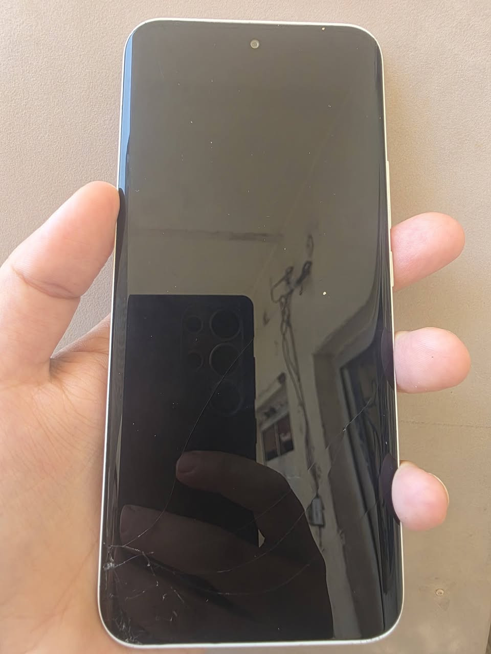 تكنو 5G ذاكرة ٢٥٦ جهاز نضيف بيه فطر في شاشه مكان بغداد تواصل *********** سعره ١٨٠ بيه مجال بسيط
