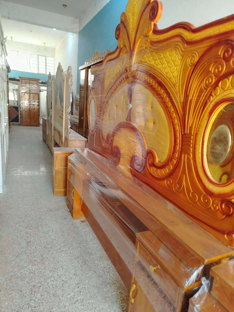 غرفة نوم ٦باب طابقين صاج السعر شغل درجة أولى ظهر جرجوبة السعر ٨٠٠ الف بعقوبة وبيها مجال بعقوبة كاطون شارع أبو رباح مجاور مرطبات السيد *********** مزاد ابو كرار الغريباوي
