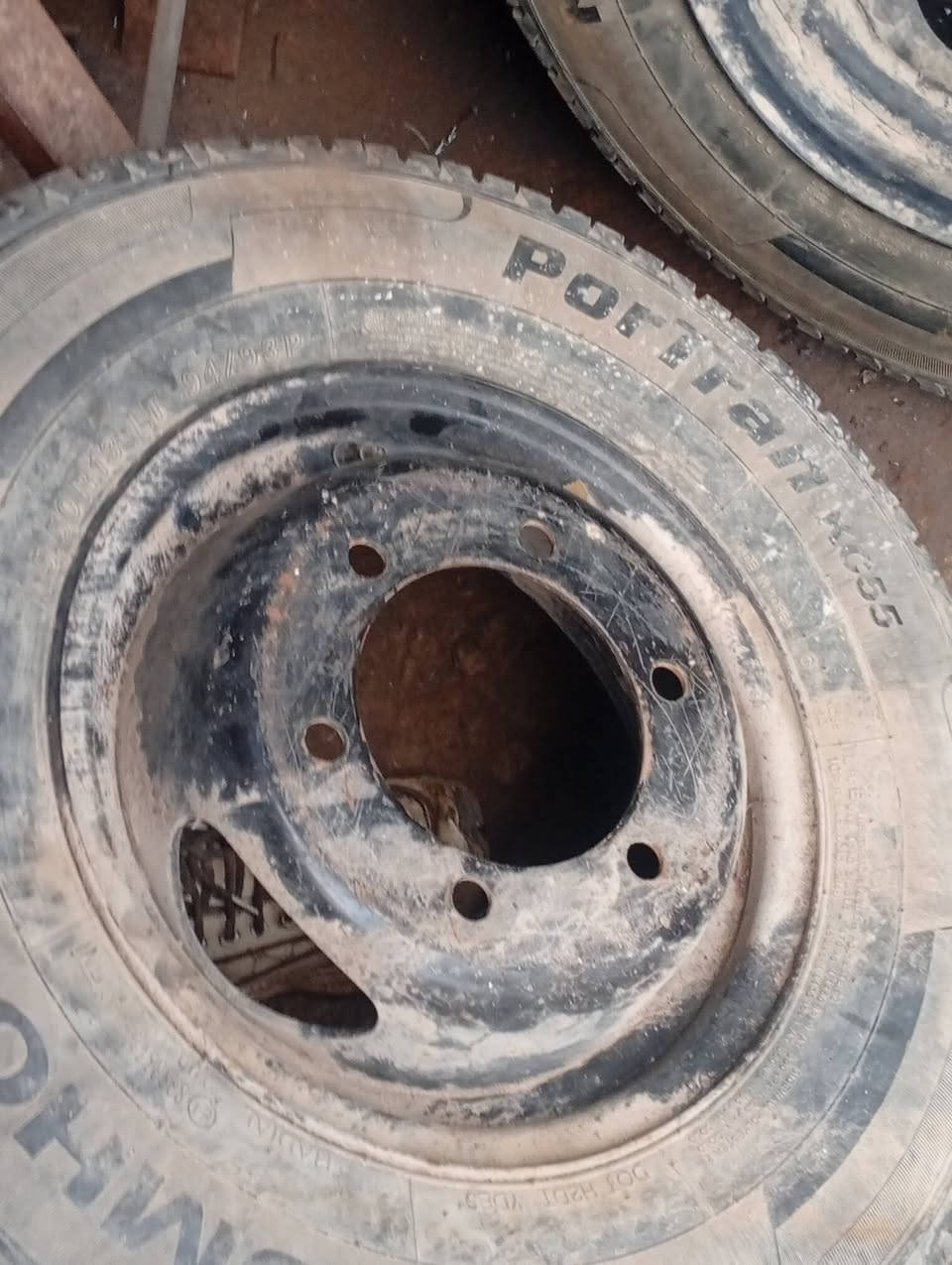 السلام عليكم عدد ثنين حجم 13 كوري شركة نضافة 90%‏.    استفسار‪0770 966 5837‬‏وشكرا
