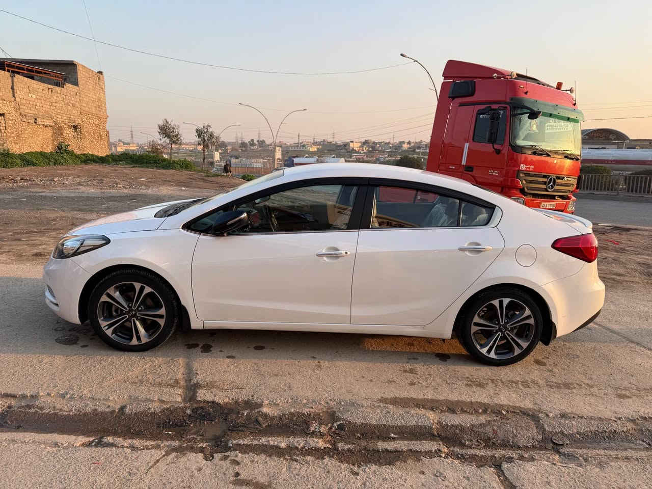 سلام عليكم

كيا سيراتو 2014
بدون ضرر فقط خشم جاملغ النفر بارد

محرك 1.6 دوش المرغوب كوري

3 وضعيات قيادة بل سترين 

فول تحكمات سترين

شفتات بالدرگه 

شاشة ابل كار بلي

قطعتين تبريد 

كامرة خلفي 

مري شفط كهربائي 

ويل كب حجم 17 عدد 5

حساسات امامي خلفي 

لد امامي خلفي 

ترحيب عند التشغيل 

ثنين وسائد هوائية

اربع دسكات 

أربعة ABS

رقم مسطرة الجديد اربيل

تخم تايرات جديد

مابيها غرامات

هزة جديد 2025

سنوية جديد 2025 ثاني يوم تحويل

مكاني الموصل السعر 121 بيها مجال بسيط *********** موصل, نينوى
