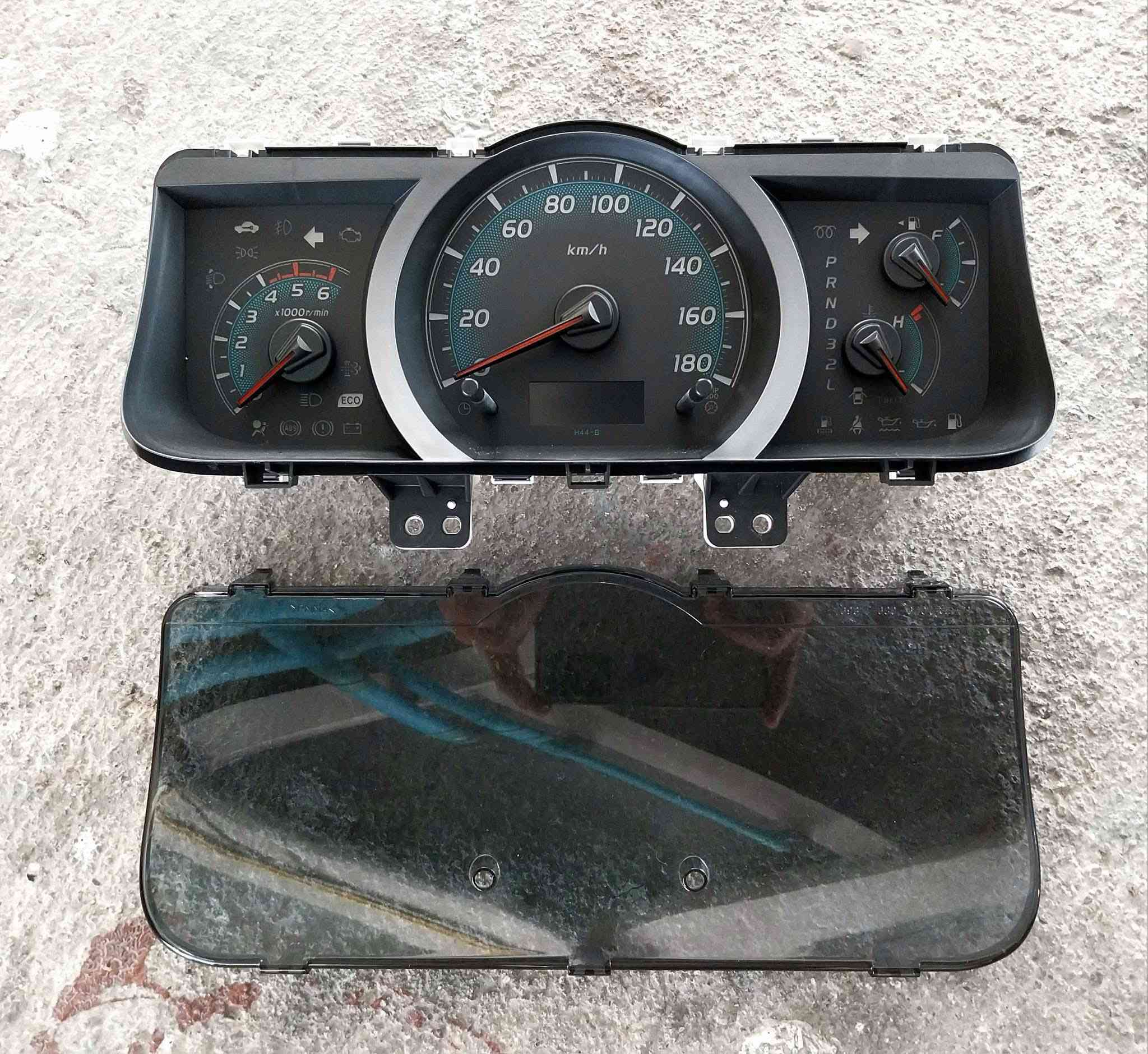 كيلومتر  أو شاشات دشبول هايس للبيع يرهم موديل 2005 …..2013
وتسأب ***********📞 عنوان دهوك
