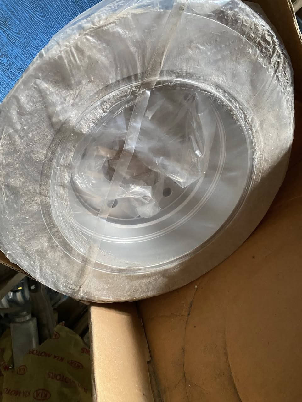 تخم فلنجات كيا اوبرس امامي خلفي
جديد وكاله غير مستخدم 
السعر 100 الف قفل 
***********
