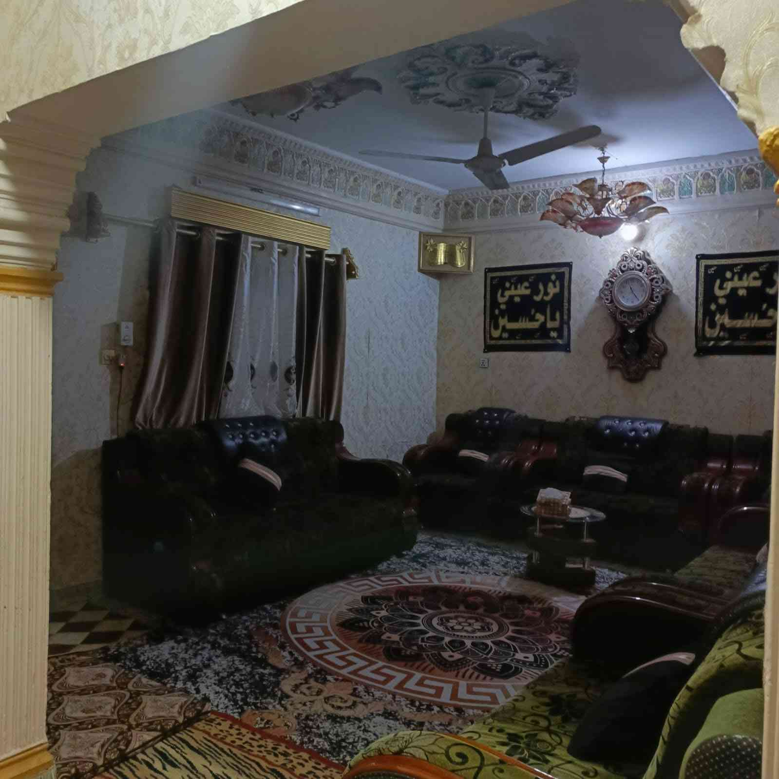 بيت للبيع منطقة المصب العام قرب تقاطع المساحة 350م الواجهه 16م قرب تقاطع الرايه  طابقين الطابق الأول 3غرف واستقبال وصاله كبيره ومطبخ حار وبارد وكراجين و  والطابق الثاني 3غرف واثنين نظام سويت ومخزن و4أسطح وعلى شارعين السعر 720مع مجال 
***********
