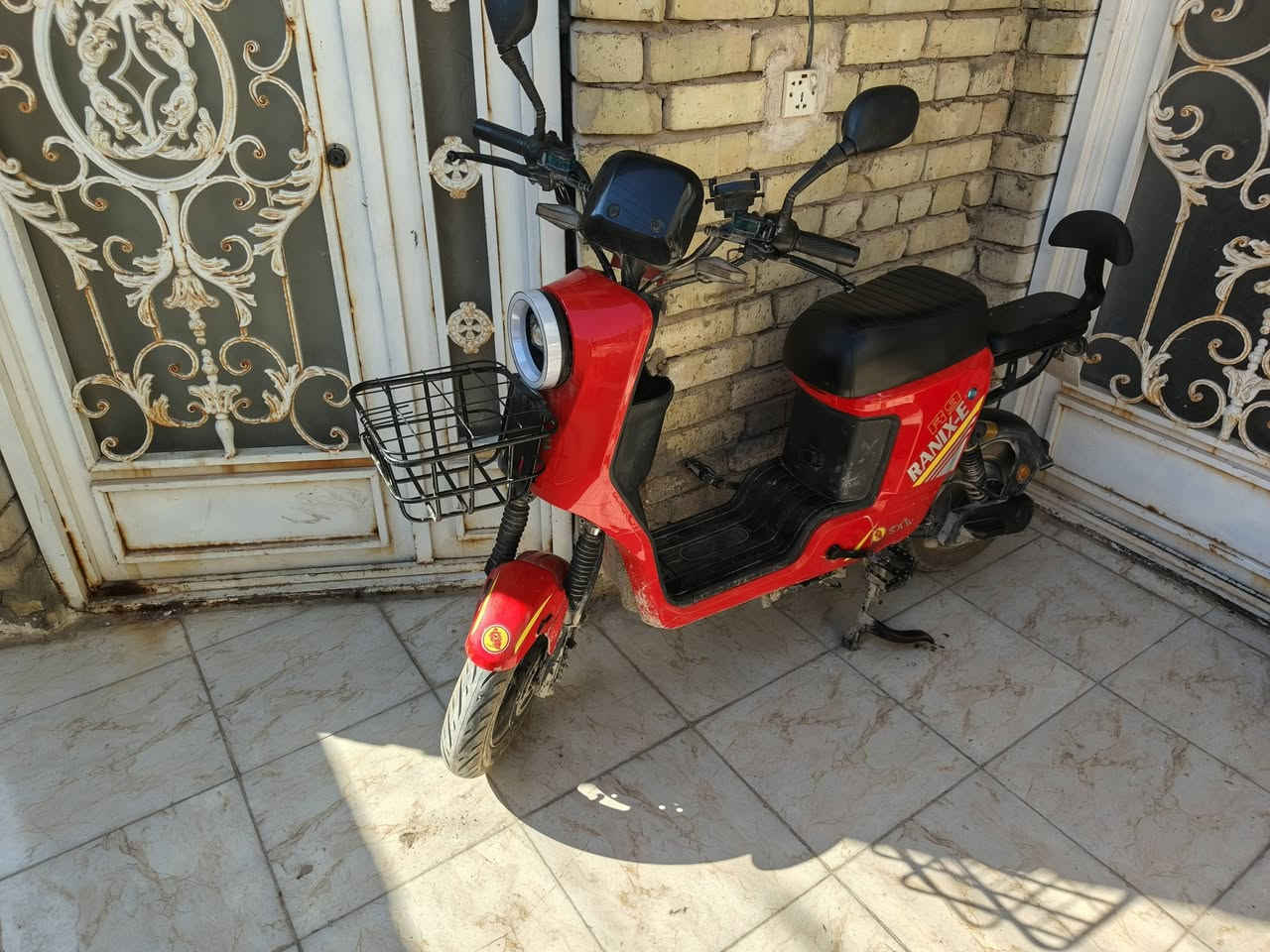 السلام عليكم دراجه شحن للبيع دراجه ار تسعه العنوان كربلاء البوبيات رقم الهاتف ***********  السعر400  بيه مجال قليل
