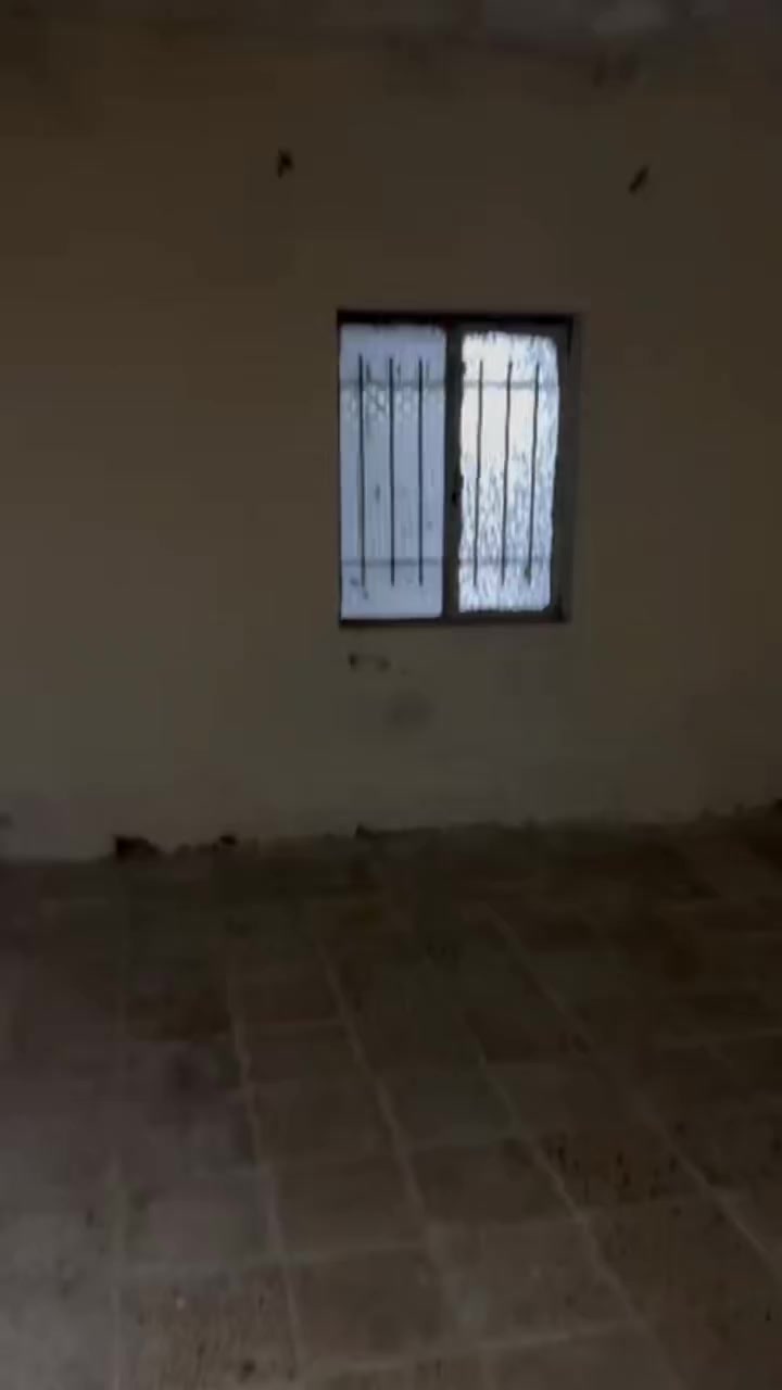 سلام عليكم بيت اليجار حي العسكري بيت طابق ذاني بيت نضيف 
هاذارقم صاحب البيت ***********
