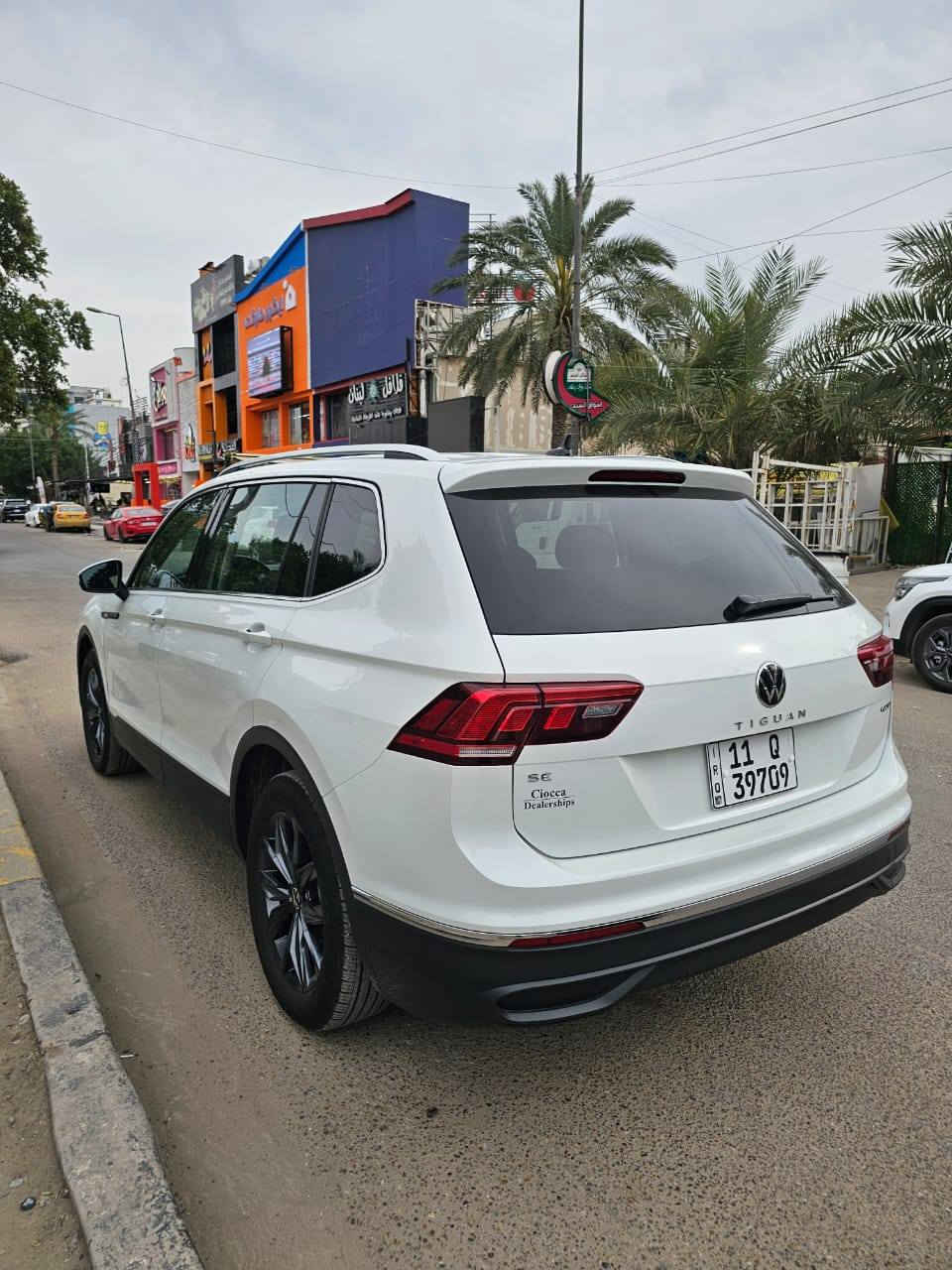 فولكس واكن تيكوان 2023 مواصفات SE دفع رباعي السياره كامله بدون أي نقص جديده كلش ماشيه 31 الف  رقم بغداد بأسمي...حادثه جاملغ و بونيد بدون شواصي ضربه صايره بلراديترات و دكشن الهواء....كهربائيات كير مكينه بوضع الشركه...صلحته بيدي تصليح درجه اولى...بيه قطعتين صبغ فقط جاملغ و بونيد بدون صبغ دواخل....سعره قفل 168 ورقه...ماكو هيج سعر و موديل خصوصا بأسعار الكمارك الحاليه....للإستفسار رقمي *********** او *********** مكاني بغداد حي الجامعه
