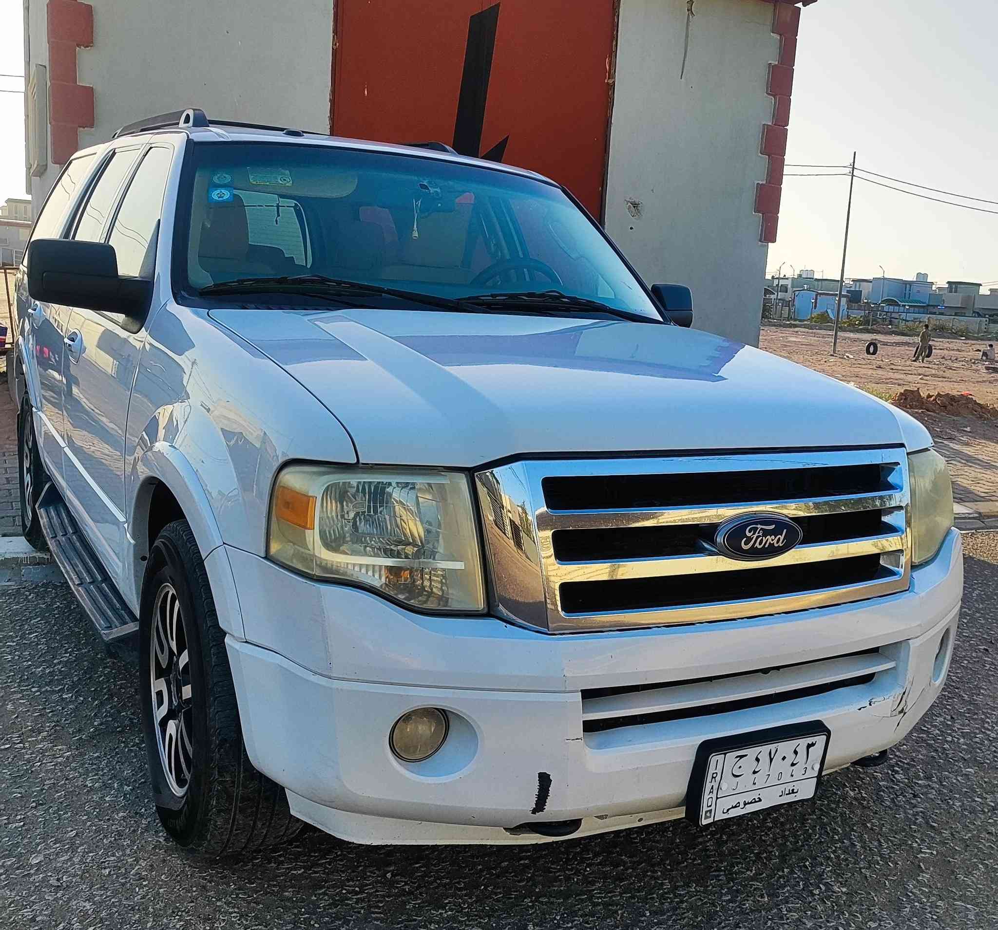 السلام عليكم
فورد اكسبيدشن موديل 11 وارد خليجي نيفا 
السيارة نظيفة جداً (ليرة)
ومكفولة ماعدا الدحجات الي بالچاملغ والي بباب الورة مثل مواضحة بالصورة
تحتوي على منظومة غاز
شاشة
سيستم كاميرات
مري كهرباء
تحكم ستيرن
كشن السائق كهرباء 
والخ من مواصفات الفورد المعروفة
السيارة رقم وطني بإسمي تحويل مباشر بدون تأخير
السعر (145) 
للتواصل
***********
