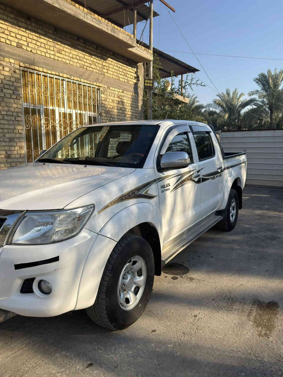 السلام عليكم
تويوتا هايلوكس 2015  فورويل 4x4
شاصي 19 فول
كير اوتماتيك 
ماشية 230الف 
فقط بارد في باب الصندوق الخلفي
رقم بصرة جديد  
السعر  230 وبيها مجال

العنوان البصرة -قضاء المدينة

الرقم.   ‭0772 777 5080‬
