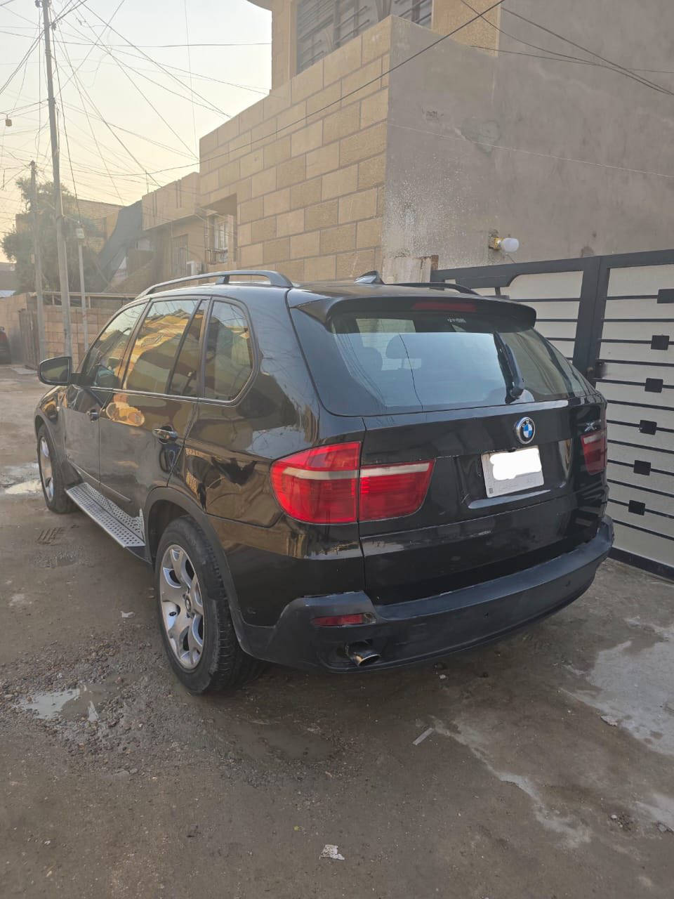 🚘🔥 BMW X5 موديل 2010 للبيع 🔥🚘
للبيع BMW X5 موديل 2010، سيارة فخمة وعملية بنفس الوقت، معروفة بالقوة والثبات والراحة، مناسبة للاستخدام اليومي والسفر والعائلة.

✅ موديل 2010

✅ محرك قوي وأداء ممتاز

✅ جير أوتوماتيك بحالة ممتازة

✅ دفع رباعي (XDrive)

✅ مكيف ثلج

✅ صالون نظيف ومرتب

✅ زجاج وكهرباء وكافة الملحقات تعمل بصورة جيدة

✅ إطارات جيدة

✅ سيارة جاهزة للاستخدام ولا تحتاج مصاريف

السيارة محافظة على نظافتها ومظهرها الجميل، قيادة مريحة جداً وثبات عالي على الطرق السريعة، ومن السيارات المعروفة بالفخامة والقوة.

💰 السعر المطلوب: 11,700 دولار

🔹 قابل للتفاوض للجادين بعد المعاينة فقط.

📍 الموقع: بغداد

📞 ***********

🔸 الرجاء التواصل للجادين فقط.

🔸 المعاينة خير برهان.

🔸 السيارة كما موضحة بالصور.

🔸 الله يبارك لصاحب النصيب ويرزق البائع والمشتري الخير. 🤍🚘

