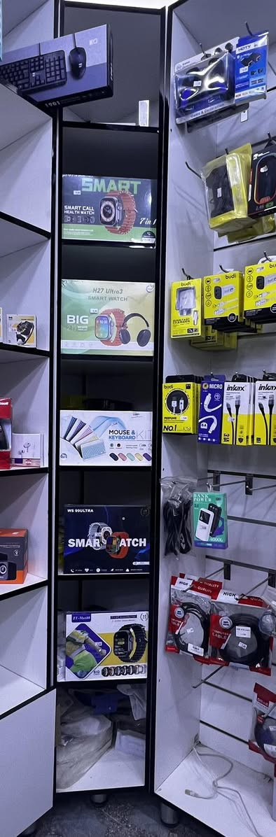 فاترينات خشب للبيع
فاترينة رفوف عدد 4 
فاترينة رفوف زاوية عدد 1
فاترينة هوك تعليك عدد 2
هوكات تعليك تقريباً 100 قطعة
مكاني بغداد البلديات شارع المصرف
للاستفسار 
*********** 
متوفر واتساب و اتصال
