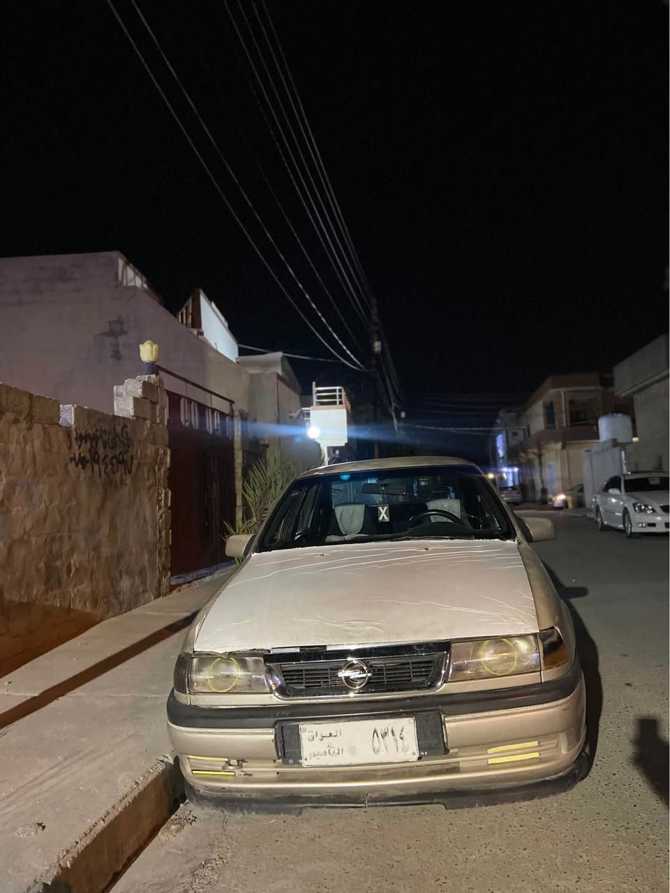 ئۆپڵ ڤیکترا مۆدێل ١٩٩٣ کامل کراوە بە ١٩٩٥پشت و پێش و داشبول ٩٥ داشبولی شوختی پێوە نیە لۆک لۆکە مەکینە ٢٠ ئیفلۆ کەپس  سەیارەیەکی زۆر بەهەلمەت و بەقوەتە پشت و پێشی کەپسە ناو داخلی لۆک گەرمی و تەنجیلومکەبەرە و فڵچەکانی ناو گێچەکانی ئیش دەکەن و مەزبوتن مەکینەی کەمێک بوخاری هەیە شوێن حاجیاوا 
نرخ:12گەڵاو مەجالێکی کەم
ژم:*********** رانية, السليمانية
