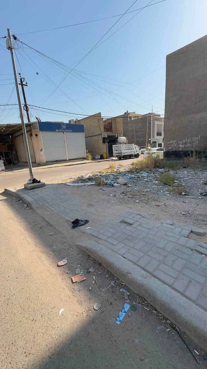 اخوان عندي قطعه ارض.للبيع
سريدات الجديده ،،مدخل الثالث المربع.الاول 
ركن. ١٠٠ متر مربع.  على شارع  تجاري ٢٠
وشارع ١٠  ..
***********

