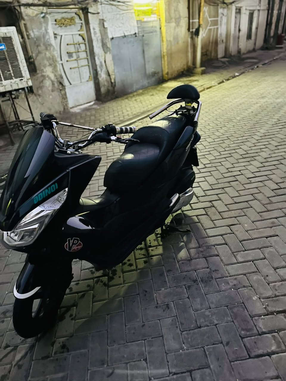 آلسلام عليكم للبيع دراجة PCX جيل ثاني ياباني jf محرك 125 لون اسود شذرة زركة +رياضي الدراجة مكفوله كفاله عامة من مكينه وكفر __ فقط شخط بلكفر الامامي الجهة اليسرى والباقي مكفول كفاله عامة الدراجة نازلة من معرض بيت طارش السعر 18 ورقة وبية مجال ***********
