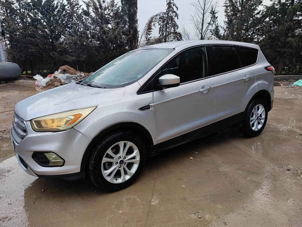 فۆرد ئیسکەیپ ٢٠١٧
پارچەیەک و پەڵەیە بێ ناوگرتن 
بێساردو شوخت بێ ئەیرباگ 
مەکینە ١٥ توربۆ 
سەیارەیەکی زۆر جوان و بێ مەسرەف 
مواسەفات se
٩٢ گەڵا و مەجال
سەیارەی ماڵ خۆمانە  
***********
*********** السليمانية, العراق
