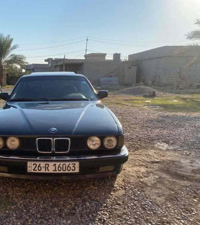 السلام عليكم 
بي ام موديل ٩١
حجم ٧٣٠ رقم صلاح الدين انكليزي جديد نهاية ٢٠٣٠
باسمي هزه جديد كير ومحرك بالشرط 
تخم تاير جديد باتري جديد تنته السياره كله بالشرط صبغ عام 
السعر ٤٠وبيه مجال ويرهم مراوس حسب القناعه 
***********
***********
