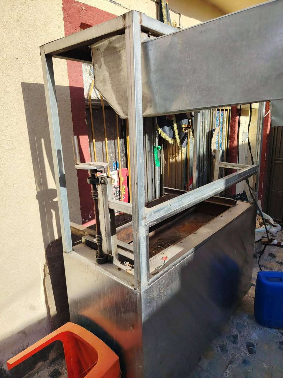 السلام عليكم
غراض مطعم للبيع ذي قار الغراف 
***********
