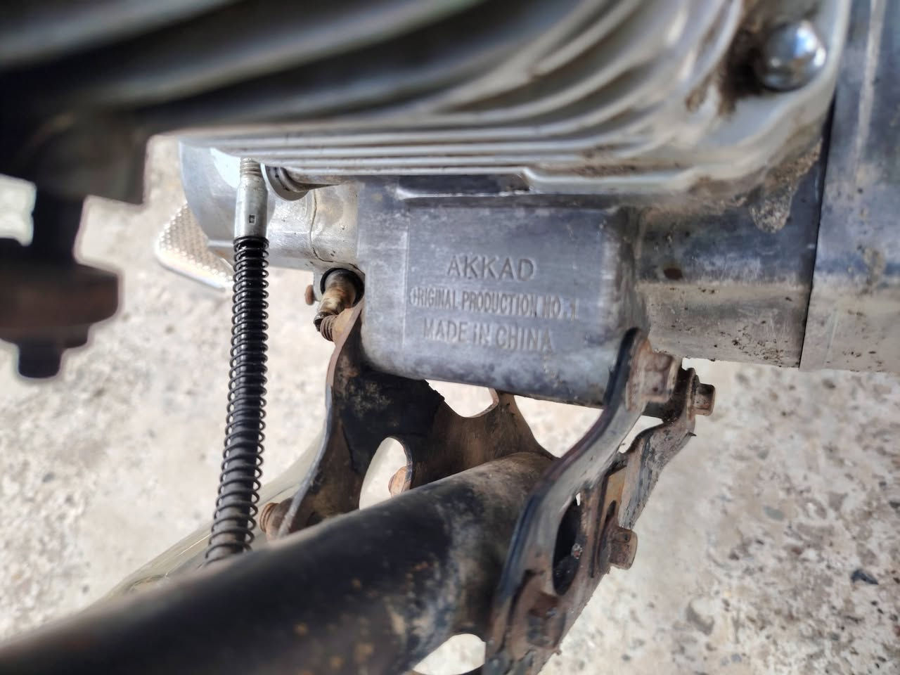 ماطور للبيع معمر جديد اربع تسعات تايرات جدد السعر ٢٠٠ وبيها مجال رقم الموبايل بي واتساب *********** موصل الأيمن
