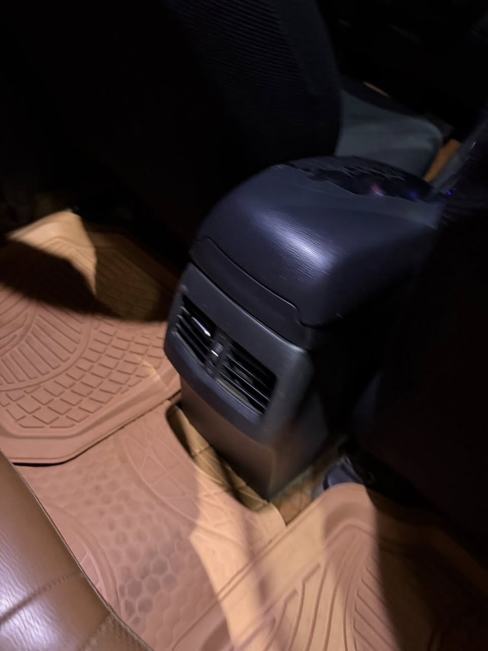 سلام عليكم
النترا 2014شكل ال15  خليجي فول gls 
مكفوله من الصبغ والضربه والتبديل ماعدا بارد قليل 
محرك  وكير بلاديات
المواصفات
كشنات جلد جملي 
كشن السايق كهرباء
بصمه دخول وبصمه جنطه
ويل 17رياضي
حساس Abs ومانع انزلاق 
ستيرن تدفئه 
مثبت سرعه
حساس مطر 
فتحه 
تبريد خلفي 
تبريد منفصل بين السايق والراكب 
لايت اوتو 
حساسات خلفيه 
٦ايرباك 
تخم تاير وحداديه جديده 
السعر ١٣٠وبيه مجال 
مكان السياره النجف الاشرف
موبايل ***********
