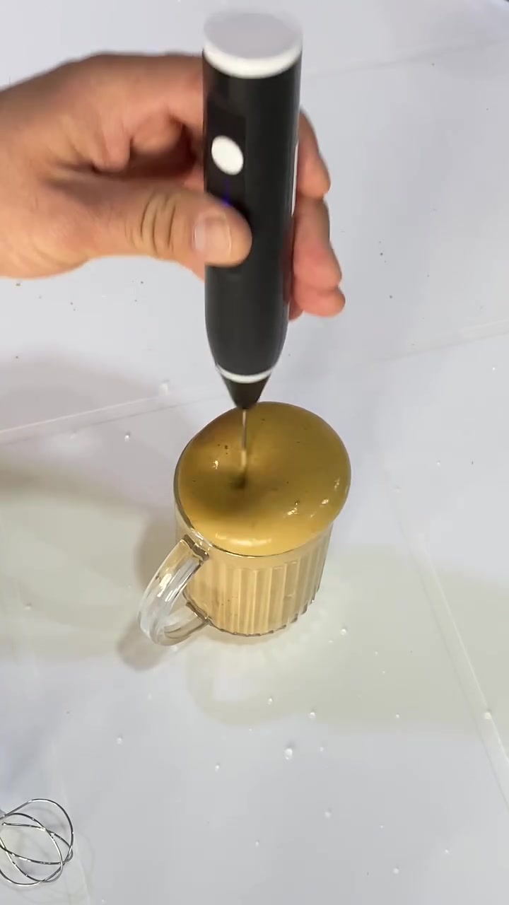 رجعت توفرت من جديد 🔥
🥤✨ خلاط يدوي Silvers Crvist XK-61… القوة بين إيدينك!

مثالي للعصائر، البيوريه والميلك شيك بكل سهولة 💨
عمود وشفرة ستانلس ستيل لنتائج سريعة وتنظيف أسهل ✨
مع ملحق خفق لخيارات أكثر بالمطبخ 🍰

خلّي تحضيرك أسرع وألذ كل يوم! 💪
توصيلك مجاني
للطلب واتساب ***********
