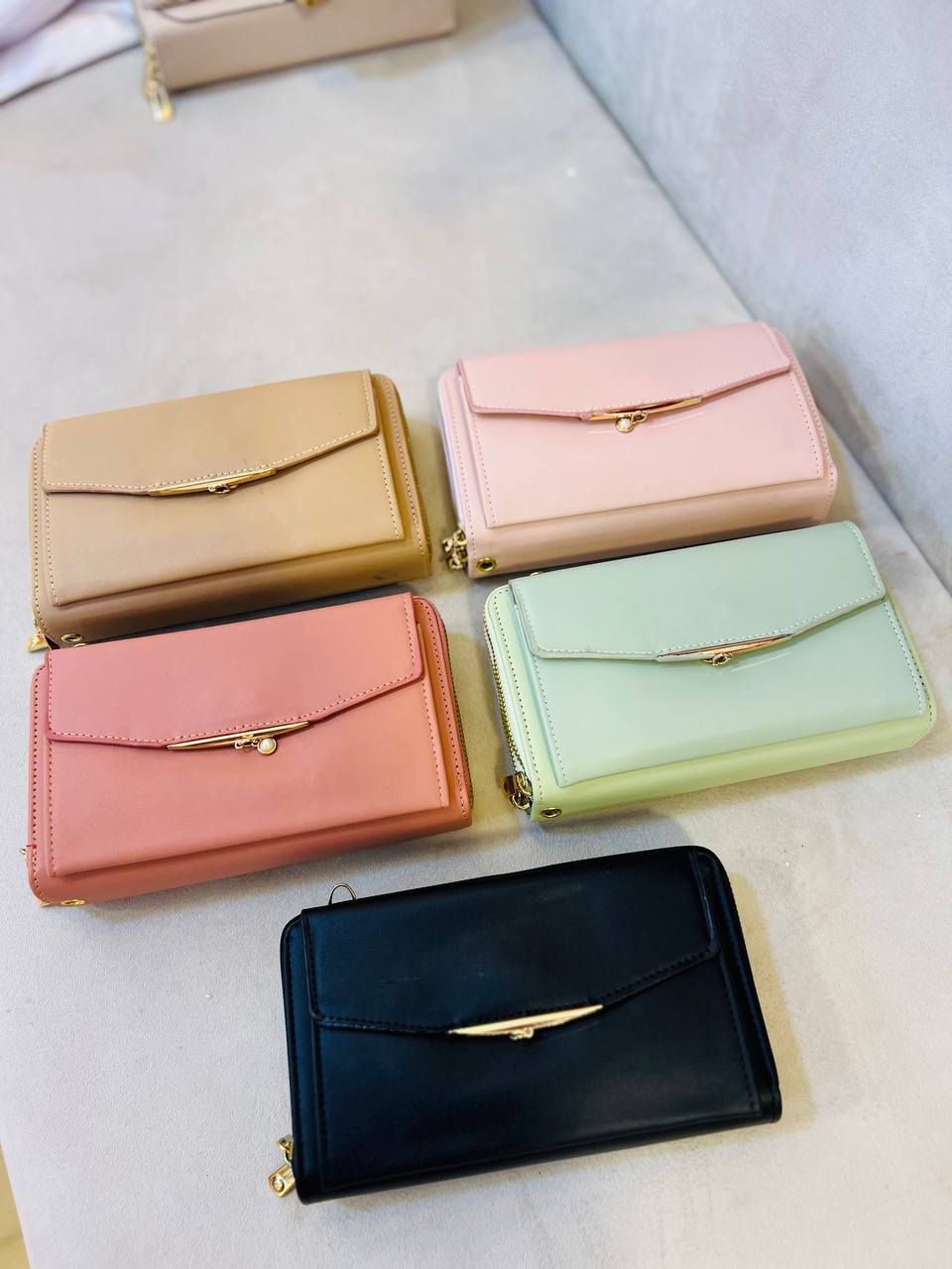 فن بسيط أصنعه بحُب ❤️ليصل الى قلوبَكم 
جزدان نسائي هدايا عيد الام او اي مناسبه 

🔷شغل هاند ميد بالالوان البيبو الفرنسي متوفر عده اللوان  
🔷 اي اسم  تريدون نشتغله حسب الطلب 👍
🔷الحجز والاستفسار يرجى التواصل خاااص 👍
🚕يوجد توصيل للمحافظات 🚕

#متجر_فيروز fa_st.96


**إذا كنت صاحب هذا الإعلان وتريد حذفه لأي سبب، رجاءا أرسل رسالة إلى الدعم الفني**