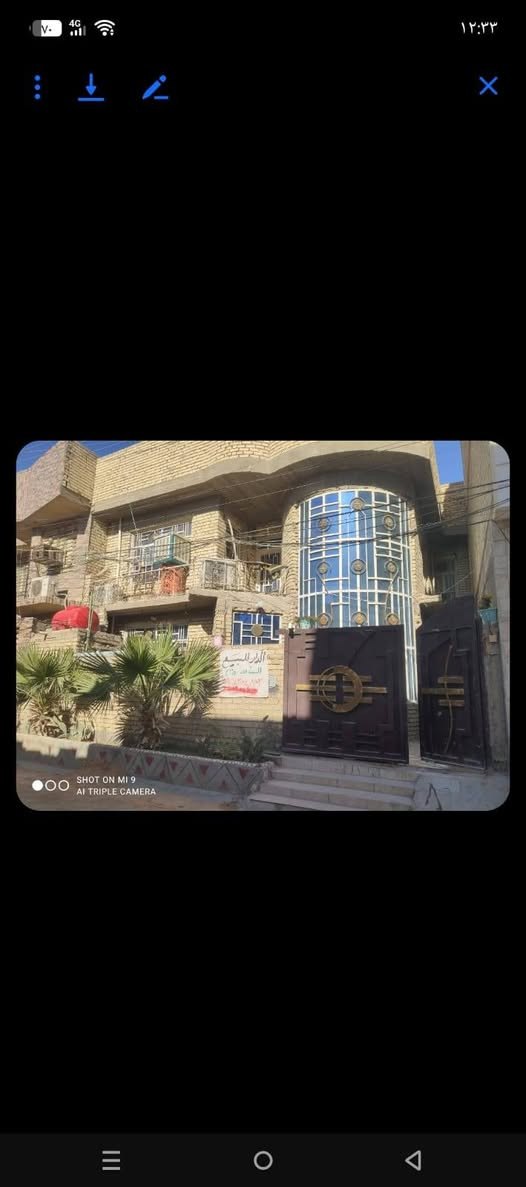🏡 دار فاخر للبيع في كربلاء المقدسة –
📢 إعلان رقم (833)

هل تبحث عن بيت راقٍ، موقع ممتاز، وتشطيب حديث؟
هذا العرض مناسب للسكن والاستثمار معاً 👌

📍 الموقع: كربلاء المقدسة – مقابل مستشفى العباس الاهلي / ثالث بيت عن الشارع العام
📐 المساحة: 165 متر مربع
🔹 طابو  زراعي
🔹 عرض الشارع 8 امتار

🏠 مواصفات الدار:
✨ طابقين  بتصميم عصري
✨ أرضيات مرمر فخم (الطابق الأول)
✨ بورسلين أنيق (الثاني)
✨ مطبخان (حار + بارد)
✨ نظام كاميرات مراقبة كامل
✨ عاكس كهرباء ثري فيز

🔸 الطابق الثاني:
▪️ 3غرفة ماستر

▪️ حمام كبير
▪️ هول واسع

🔸 يصلح حسينيه 

💎 موقع هادئ + بناء حديث + مواصفات كاملة = فرصة لا تعوّض

📞 للاستفسار والحجز:

*********** 

📍 العنوان:
كربلاء المقدسة – مقابل مستشفى العباس الاهلي قرب بيت بحر
