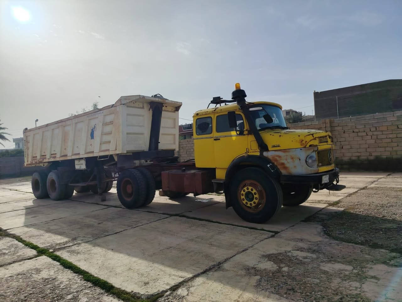 السلام عليكم للبيع اقجم موديل 82 جاهزه مكينه سوبر كفاله كير 111 كفاله  عربانه 26 متر حداديه الفلوجه مجموعه براد 16 رقم بغداد تحويل ثاني يوم السعر المطلوب 2 دفتر و80 ورقه مكانها رمادي 
***********
