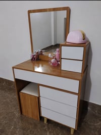 ميز تواليت • ٧٠
