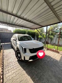 سورنتو 2025بحالة الوكالة ماشية 6000km ضمان الدولية 4تبديلات دهن مجانية...