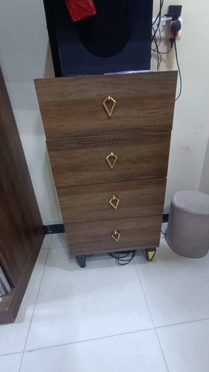 غرفة نوم للبيع 9 قطع نضيفه مثل ما موضحه بالصورة مكاني بغداد العبيدي رايديه ي 800 وبيه مجال الي يريده يراسلني خاص


**إذا كنت صاحب هذا الإعلان وتريد حذفه لأي سبب، رجاءا أرسل رسالة إلى الدعم الفني**