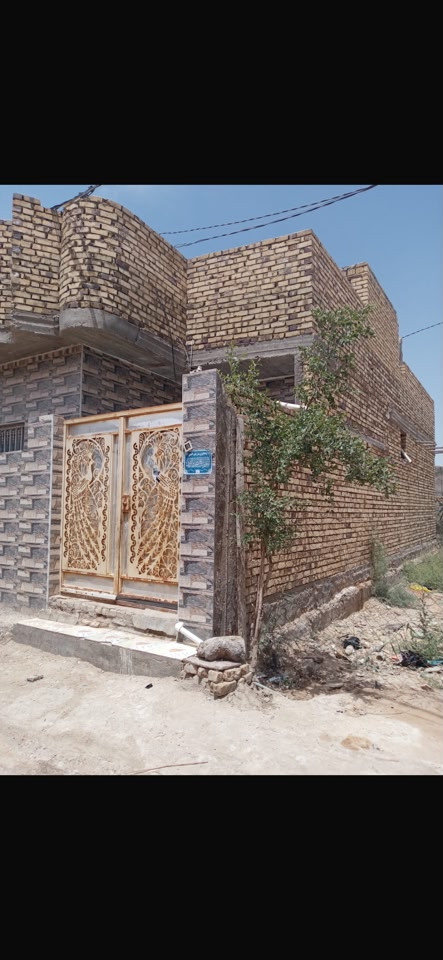 للبيع بيت  ١٠٠ مترجاهز قرب حسينه إسكندر خلف محلات نصير النصراوي مباشره يبعد عن الشارع ٢٠ متر
الطابق الاول يحتوي على غرفه وصاله  ومطبخ وصحيات 
الطابق الثاني يحتوي على غرفه وصاله بناء كونكريت 
للاستفسار***********
