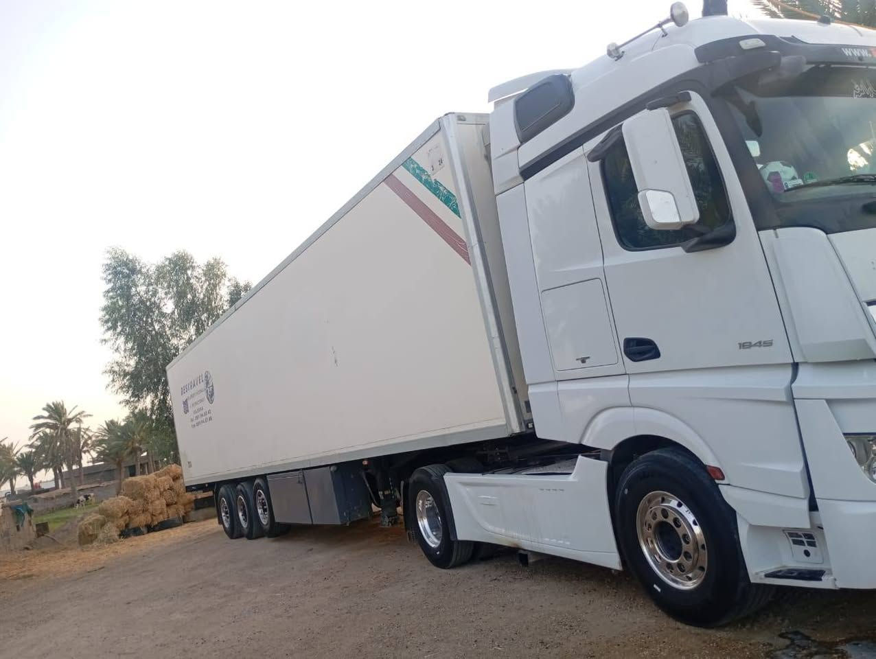 وحش موديل 2016 حجم 45
سياره حلوه وجديده مكفوله كفاله عامه ( جامبو)

فول مواصفات كامره وحساس وثلاجه هاف طكَتين

البراد سمك 7 ارتفاع 60 استندر شرط التجميد

طخم تاير جديد رقم سليمانيه تحويل مباشر

للأستفسار الأتصال ***********

مكانه بغداد ابو غريب السعر 450 $ وبيها مجال
