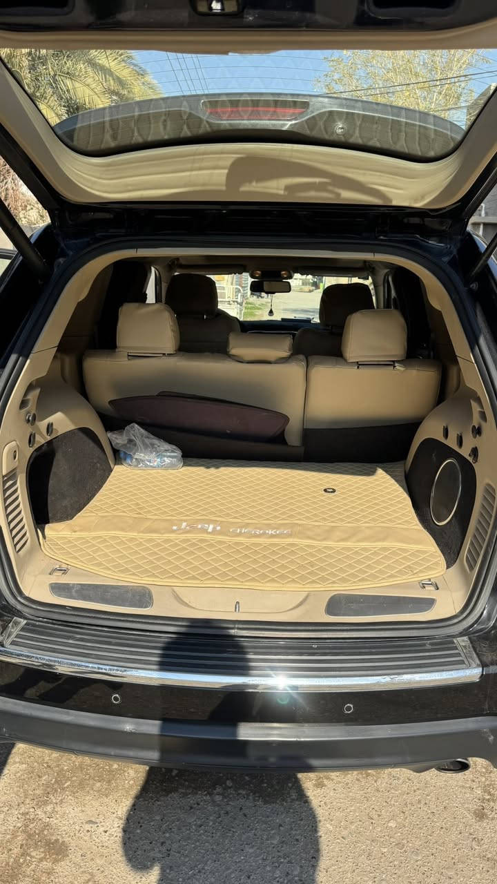 السلام عليكم جيب 2016 وارد امريكي  سعرها 218 صوره الحادث مرفقه كير ومحرك ضمان صدر جديد وتايرات جديد  مكانيّ المقدادية ***********
