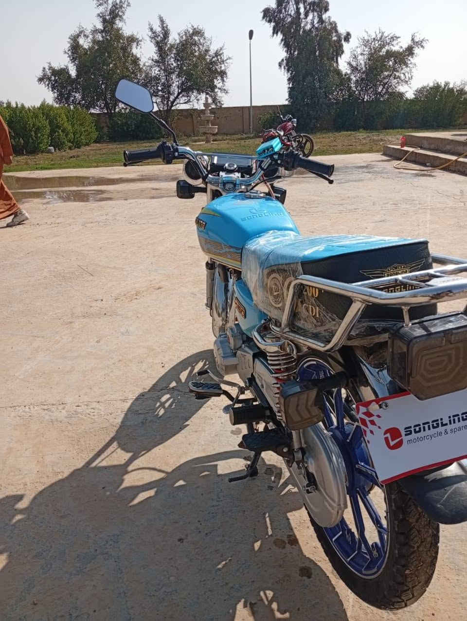 سلام عليكم حبايب هاي دراجة موديل ٢٠٢٥ تشغيل بصمة وتشغيل عن بعد صارهة قبل ١٥ يوم نزلت من صندوك سعرهة ٨٠٠ وبيهة مجال لشراي   رقم الهاتف ***********
