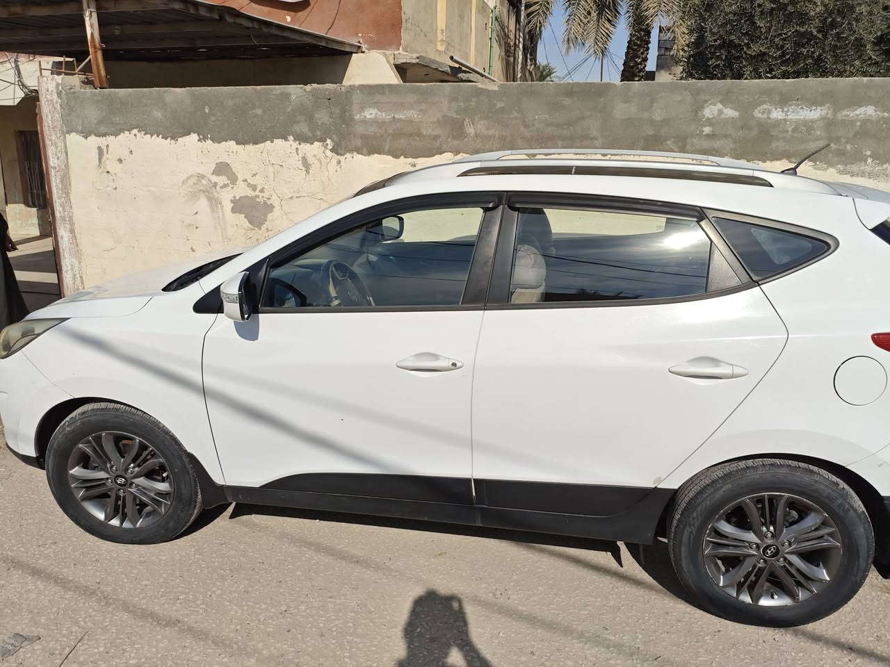 توسان موديل 2016 بانورما رقم بغداد  السيارة كفالة عامة ماعدا شبر بارد وموجود صورة  السونار الكشنات جلد  بس اني مخلي دوشمة عادية للحفاظ عليها . السيارة ماشية 160  . السعر 175 عنوان السيارة بابل - جبلة  لتفاصيل أكثر التواصل مع ***********.
