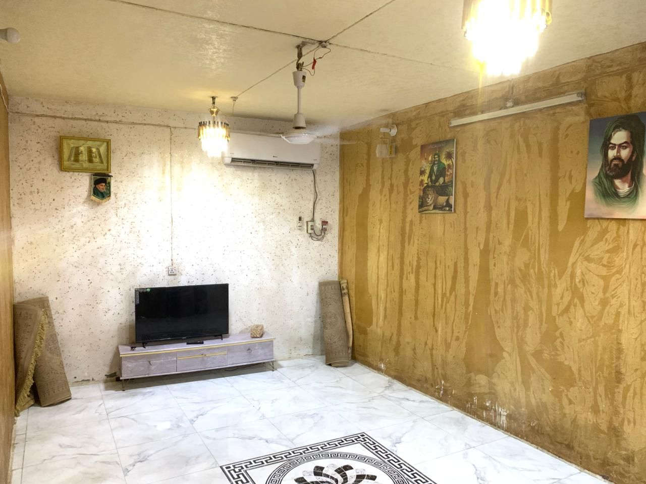 دار للبيع المساحه 200 متر يحتوي على 3 غرف نوم وصاله وستقبال ومطبخ وصحياة وحمام العنوان حي الوحده خلف مجمع القمه مرجعة مكتب الكعبي للعقار *********** وتساب اتصال
