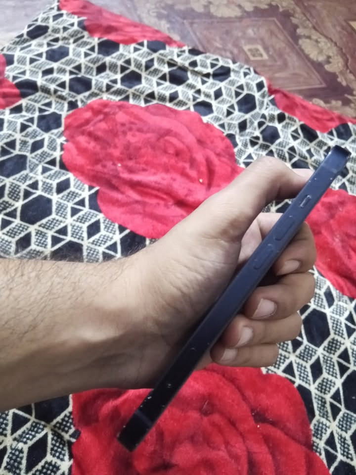 للبيع ايفون 13 عادي مكفول غير داخل صيانة ذاكره ١٢٨ بطاريه
٧٦ الجهاز دبل سيمكارت ارغب شي بالسوك مامبدل بي اي قطعه فقط خدوش اثر الاستخدام مكاني حله مركز 
بيع سريع ٣٩٠ الف
واتساب ***********
