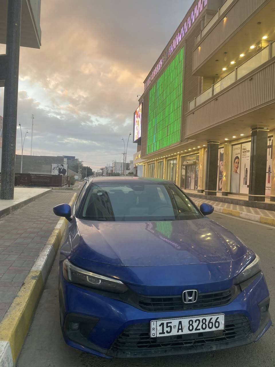 هوندا سيفيك  ياباني  2022
•مكينة 2000 تنفس طبيعي 
•ماشيه 60 الف 
•بصمه 
•شاشه كبيره
•نظام Eco اقتصادي 
•هاندبريك بصمه
•نظام اوتو لايت Auto
•كامره خلفية ثلاث انظمة
•رادار امامي
•مثبت سرعة
•تصحيح مسار
•محدد مسار
•مانع تصادم
•رادار امامي
•تحديد مسار
-توقف ذاتي 
•أوامر صوتية
•بلوتوث 
•مدخل AUX+USB
•شفتات ستيرن
•حادثها موضح بالصور 
•ايرباك سترين مرجع سستم
مكان السيارة-الرمادي
رقم الانبار الدولي
التواصل وتساب
***********
130$
