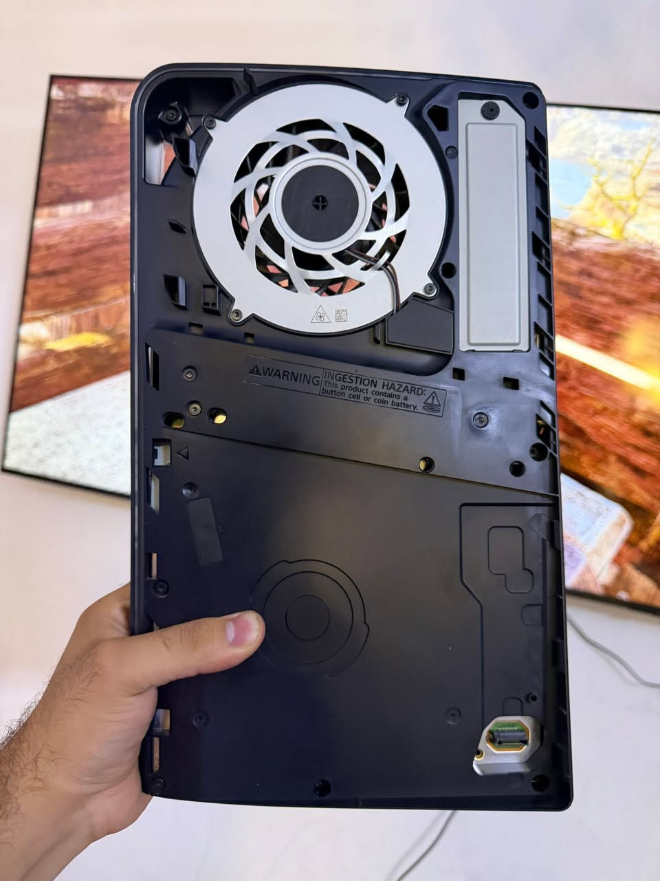 السلام عليكم 
بلي 5 سلم واحد تيرا 
الجهاز حيل نضيف كانما توك مشتري 
و استعمالة قليل جداً
ملحقات الجهاز كاملة 
***********

وعندي ups فاربر 3kv online 
فقط بطارياتة شوية تعبانات
