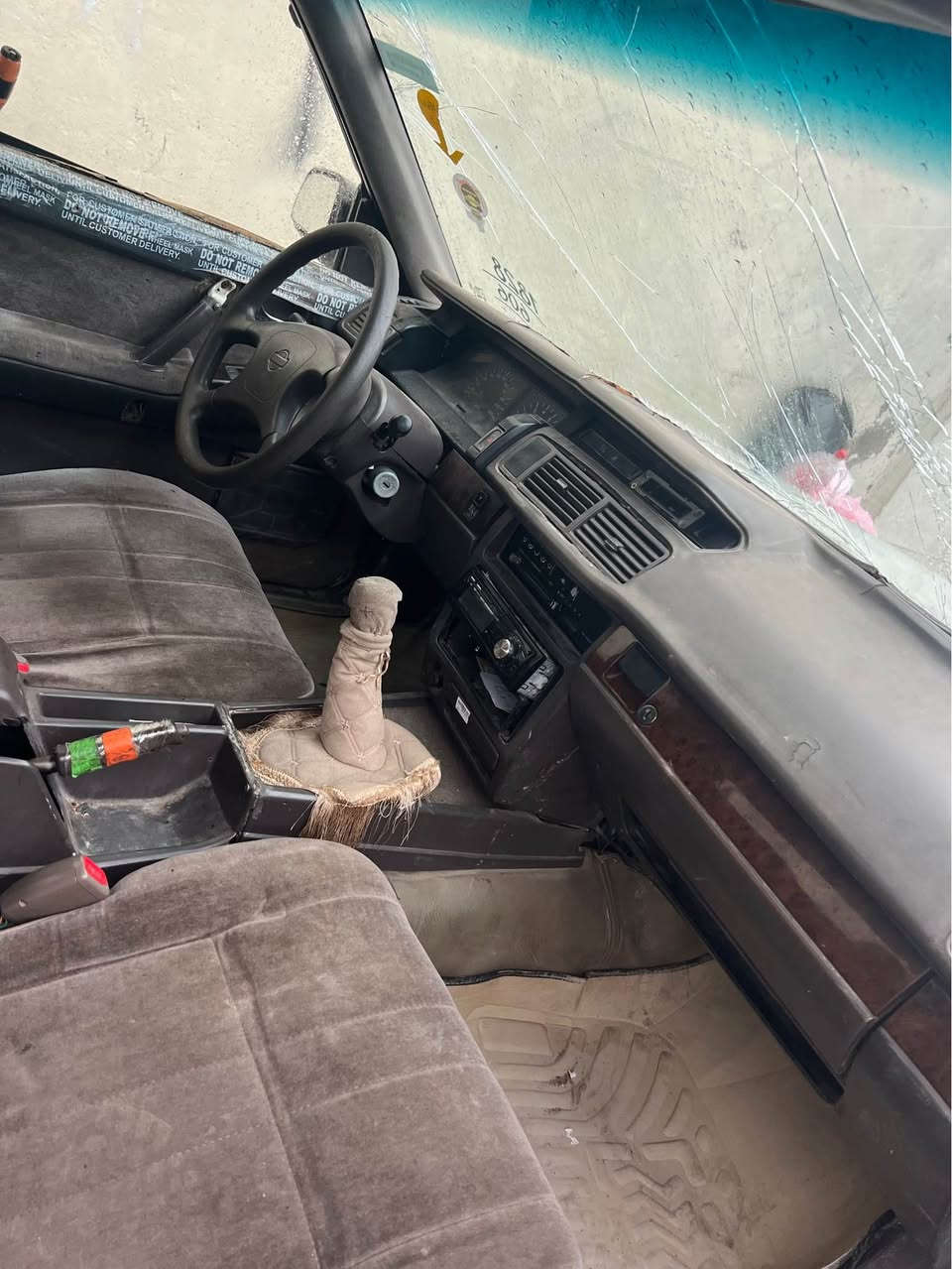 نیسان سدریك 2001
تەبرید لەسەر سویج 
گێر و مەكینە و ئەكسل لۆك
مەكینەی ئەورپی هەفتەیەكە بۆی بەستراوە
رەقەم و سەنەوی تا كۆتای 2030 تازەیە 
سەیارەكە زۆر خاوێن ماوەتەوە 
تەنها كورتە مەسرەفێكی دەوێت دوو سێ پارچە و دەعامیەكانی بۆیاغ بكرت باقی زۆر توند و تۆل و مەزبوتە 
دەعم و لێدرانی قورسی نیە
سەیارەكە غاز و بەنزینە
سعر 23 وەرەقە و کەمێك مەجال
شوێن / هەولێر
بۆزانیای زیاتر نامە بنێرن لەخزمەت دام. أربيل, العراق


**إذا كنت صاحب هذا الإعلان وتريد حذفه لأي سبب، رجاءا أرسل رسالة إلى الدعم الفني**