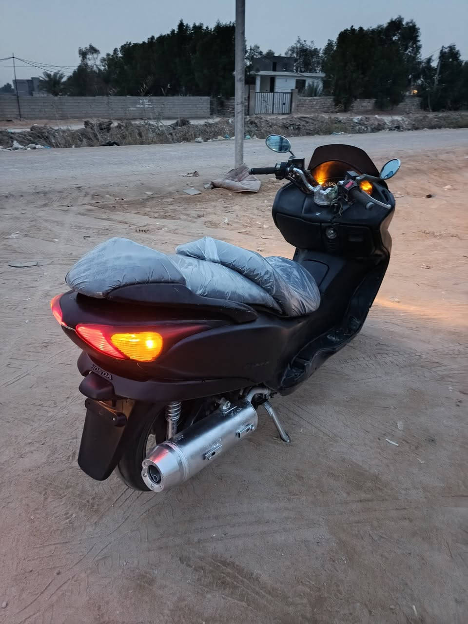 سلام عليكم للبيع 08 دراجه جاهزه من كلشي فيت بم جديد باتري جديد مكينه مجفته ع ايدي مابيه كل نقص يرادلها ترتيبات بسيطه الباقي كله شغال مكاني كربلاء رايدها 675وبيها مجال والماعاجبه سعر يحصل غيرها دراجه تخبل وخير من الله 
***********
