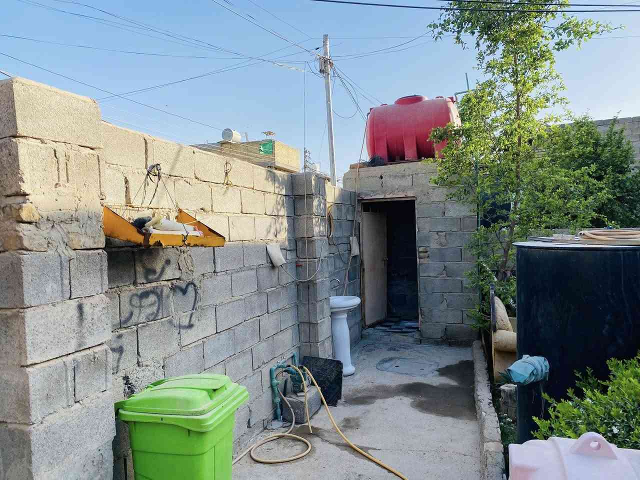بيت للبيع في البلديات المعسكر ٢٠٠ متر للبيع ***********
