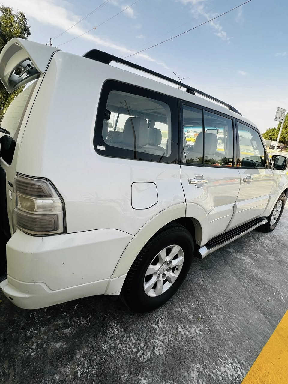 سلام عليكم للبيع باجيرو 2010 حبتور لون ابيض صدفي فول 1/1 سلايت روف كشنات جلد كشنات كهرباء دمامات زراكات تحكم استيرين جهتين السياره بيه ثلاث قطع صبغ كير مكينه خير من الله تبريد ثلج صدر امامي خلفي خير من الله رقم بغداد دولي بسمي العنوان بغداد السعر 128 $ وبيه مجال بسيط اتصل ***********
