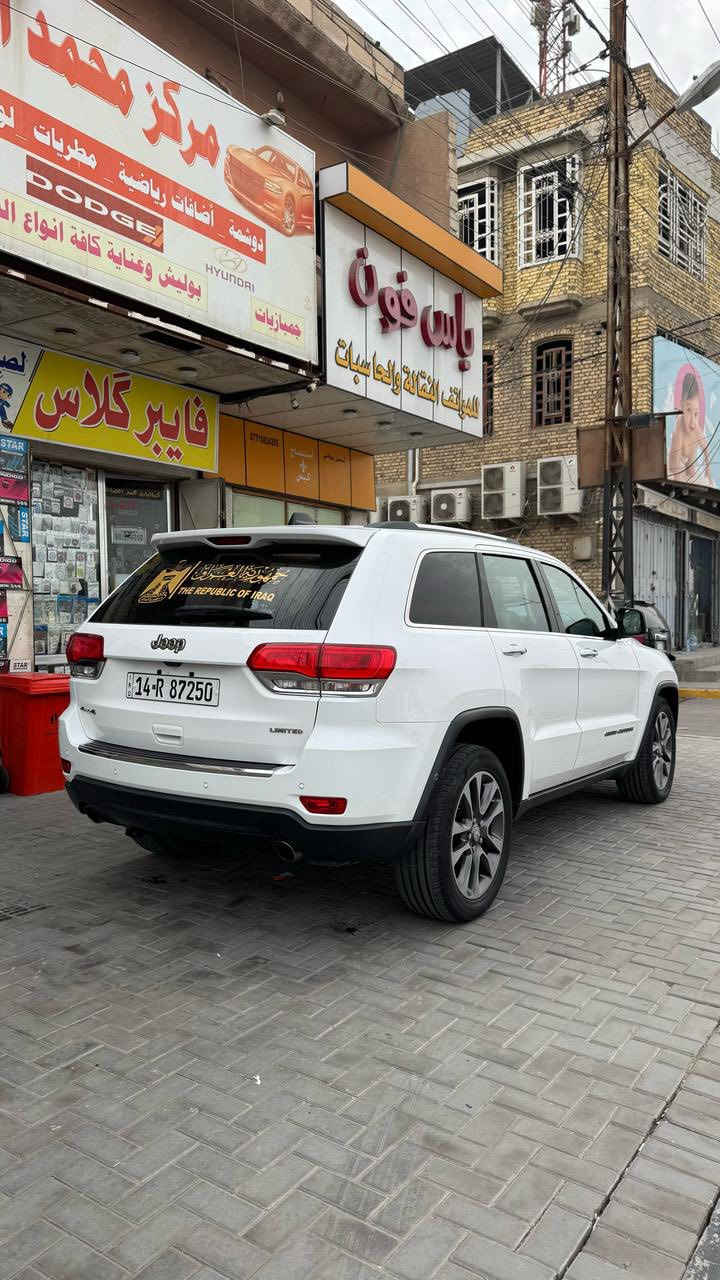السلام عليكم جيب كراند شيروكي grand cheeokee  موديل 2018 خليجي سياره مكفوله كفاله عامه ما عده بارد بسيط جدا والباقي كله كفاله عامه مواصفات الثلاثه شاشات سيارة ماشيه 144
رقم 📞***********
معروفه المواصفات لمتد
محرك 3600
بعد مواصفات سياره واحد على واحد فول فول فول سياره رقم بصرة الرقم الجديد هزة وسنوية جديدة كله جديد بسمي تحويل مباشر  مابي دينار مصرف احله من صور مكان سياره البصرة
سيارة عليه تعديل مصروف عليه كلش هواي 
كار بلي الأصلي شادله
داش كام تصوير امامي خلفي تسجيل كامرة للسيارة. فايبر كاربون اسود بلاك لماع لليدات والمرايه الجانبية. كذالك الشباك الامامي فايبر كاربون بلاك اسود.  لحية اماميه واجنحه خلفية. مع دوسات جانبيه عند النزول. فجوج لون احمر حراري
  شراي يخابر ***********
