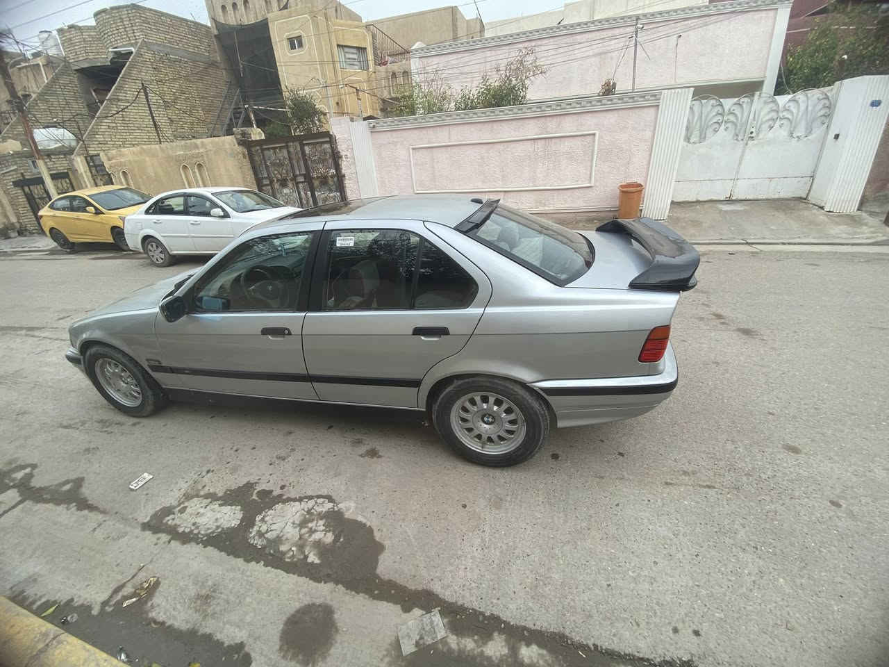 السلام عليكم E36 السيارء جاهزه من كلشي بس تبريد نقص فقط والباقي كله شغال تخم تاير جديد باتري جديد مكينه وكير مكفول السعر 45 وبيهه مجال الرقم ***********
