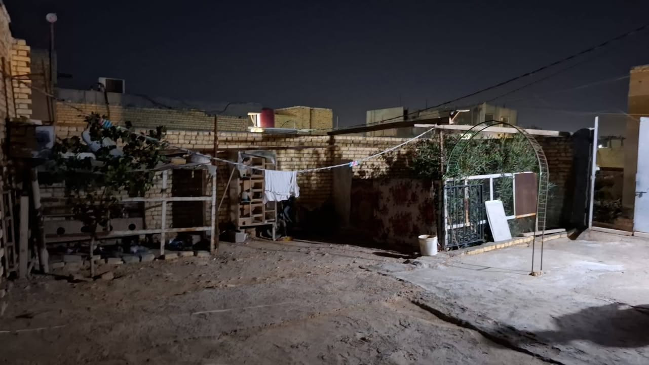 السلام عليكم 
بيت زراعي للبيع مساحة ٢٠٠م البيت عالي عن الشارع 
البناء غرفتين ومطبخ وصحيات وحديقة كبيرة البيت 🏠 عكادة 
بحي النفط بشارع د. أحمد مطر 
السعر ٥٧ قابل للتفاوض 
***********
