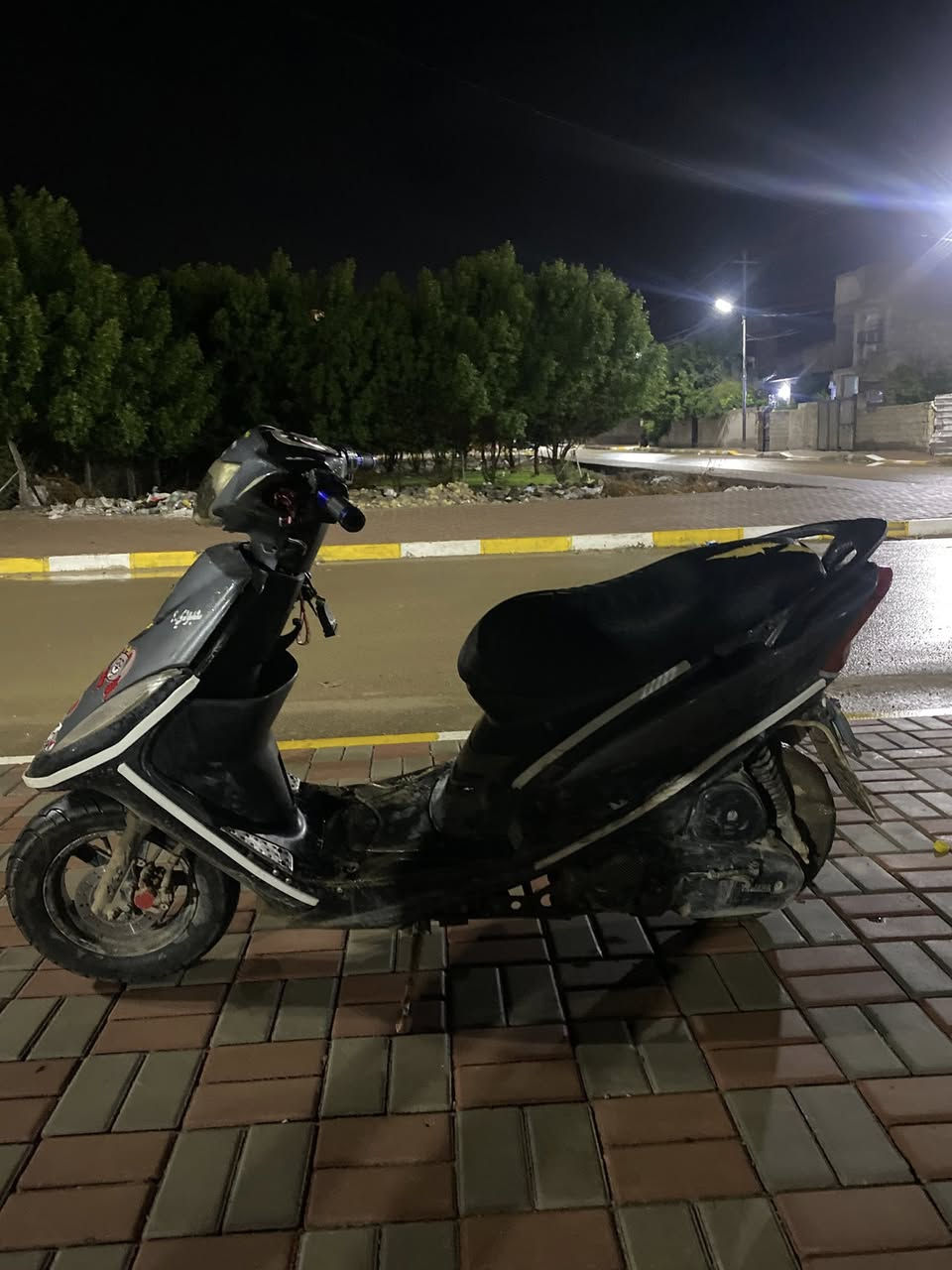 السلام عليكم دراجة ماكس عدلة مزوده بوشة 55 للبيع مابيها اي نقص فقط مجاميع ودشبول العنوان صلاح الدين قضاء الدجيل السعر 375 وبيها مجال 
للاستفسار التواصل على الرقم ***********
