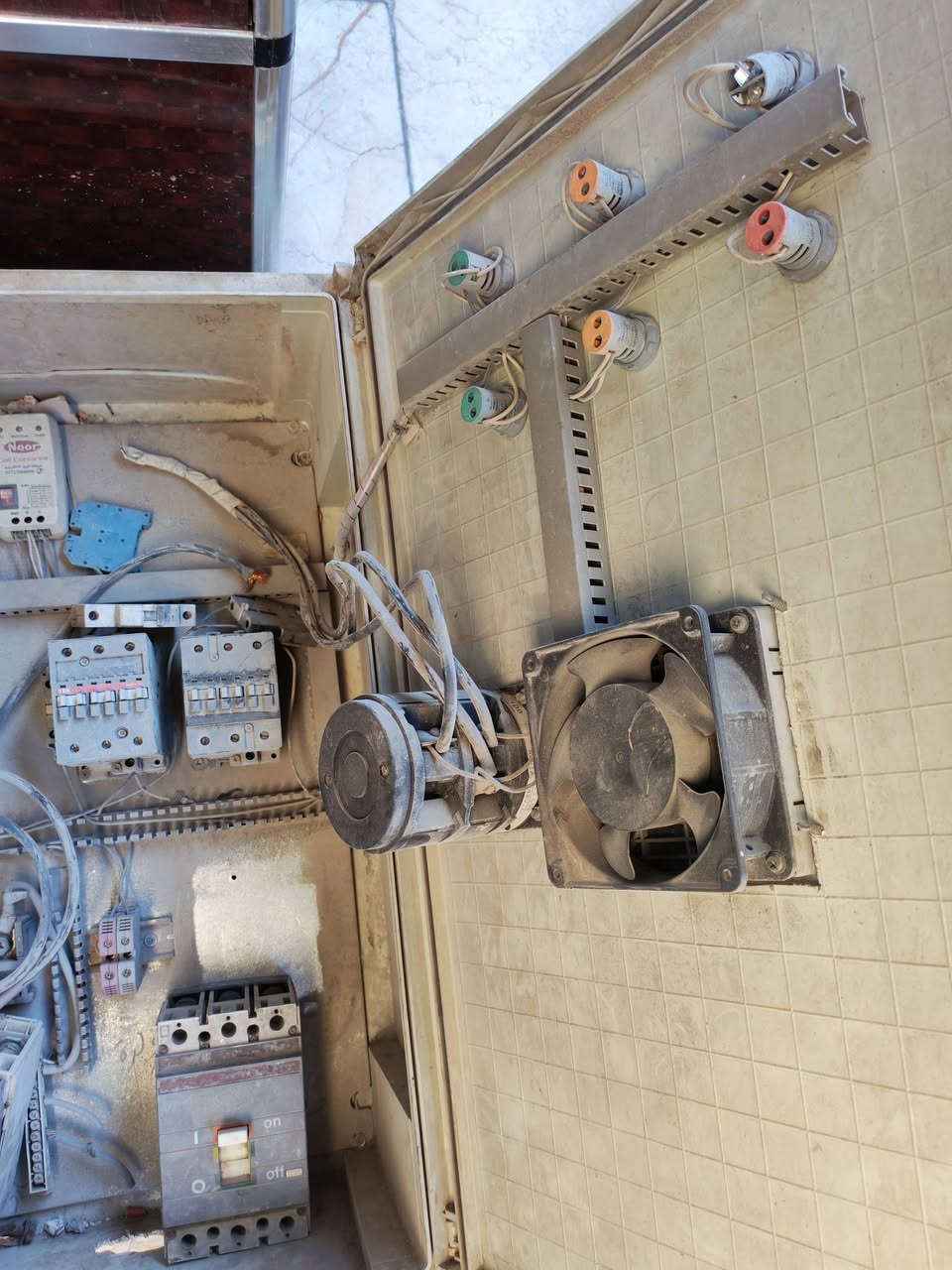 بورد للبيع
بورد 250 امبير abb كونتكترات وقواطع اصلي وشغال عالفحص 
بورد غرف تجميد ماركة  chnt 
بورد ميزانية جديد مامشتغل ابد 
***********
