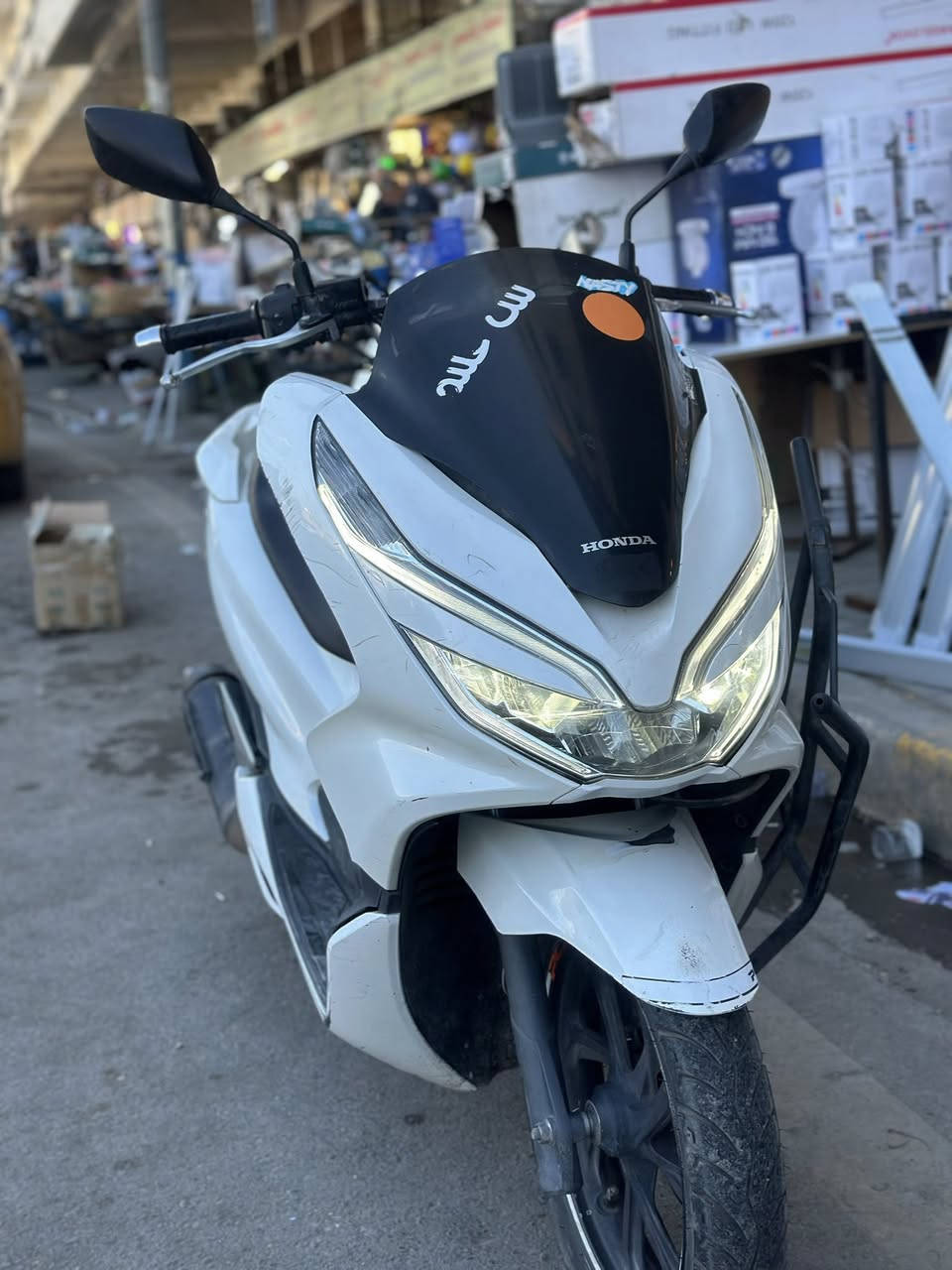 السلام عليكم جيل ثالث للبيع نضيفة 
العنوان المنصور السعر 15$ورقة
***********
